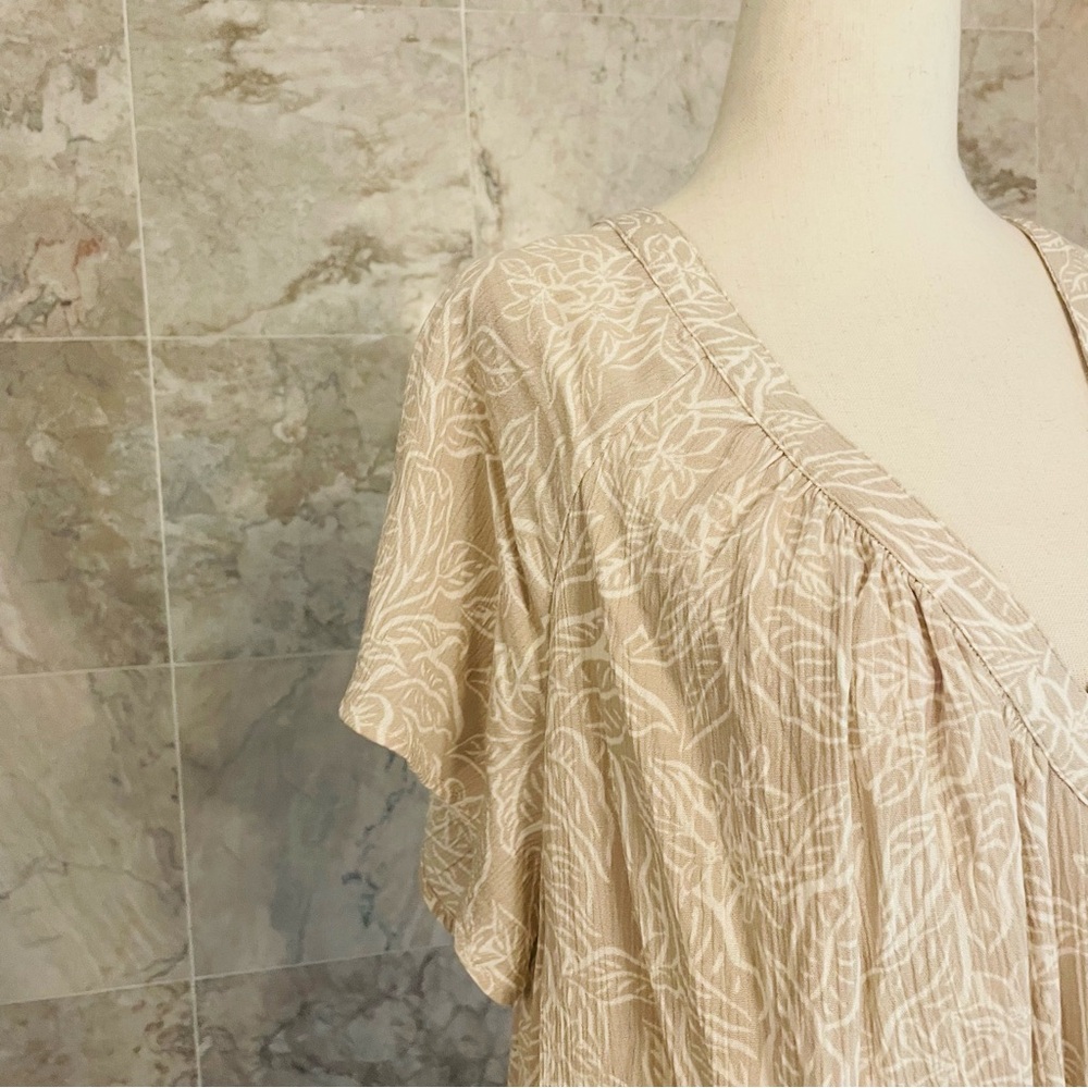 TORRID Crinkle Gauze Flutter Sleeve Top - Picture 4 of 8